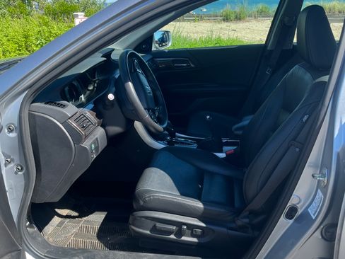 Used 2017 Honda Accord Touring image 14