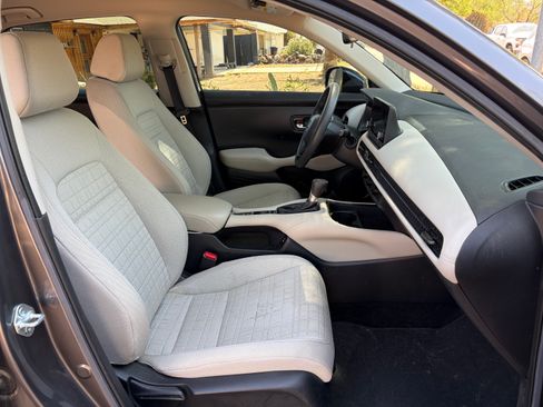 Used 2024 Honda HR-V LX image 9