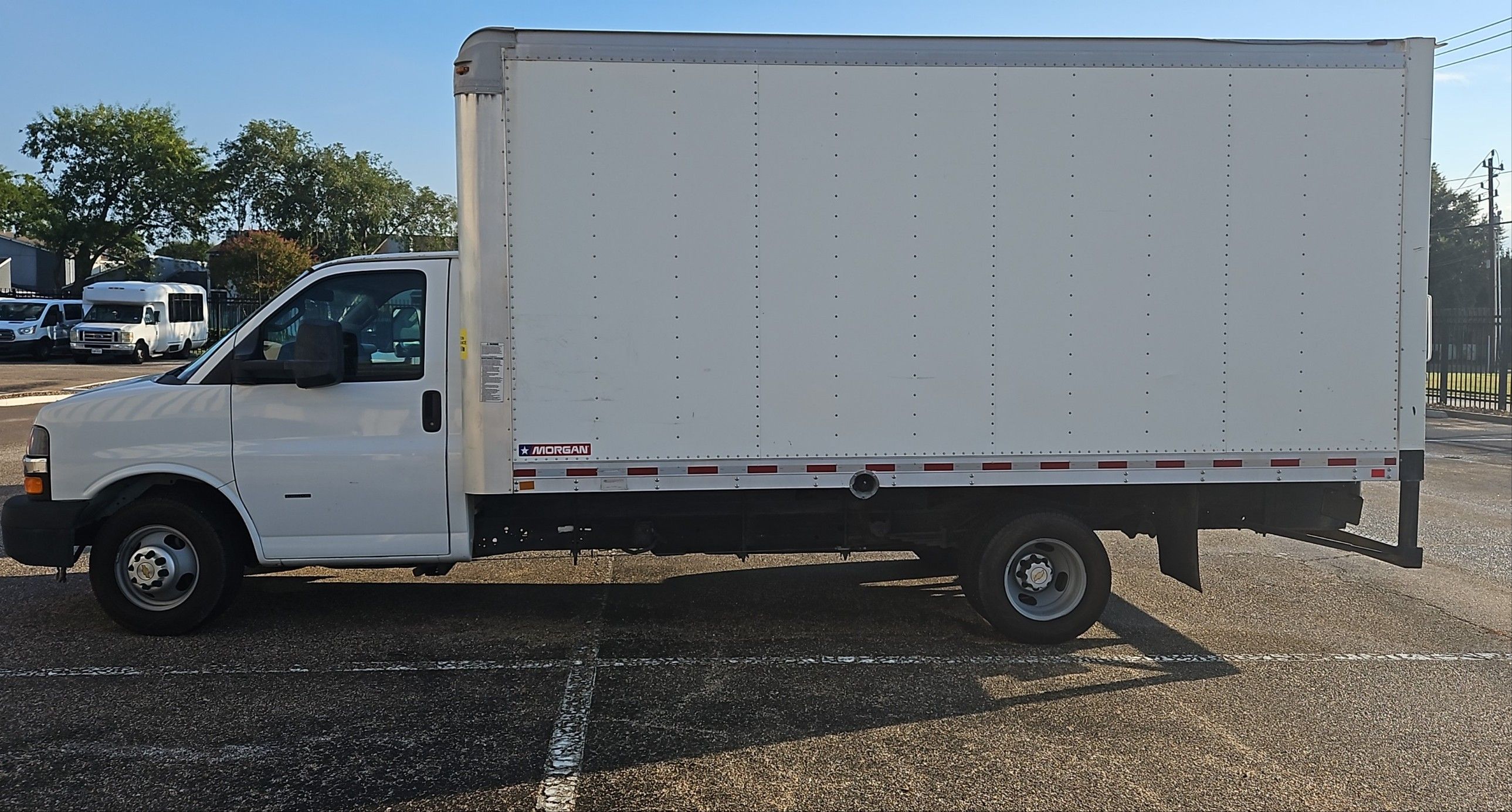 Used 2019 Chevrolet Express 3500 Extended RWD image 1
