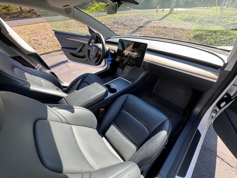 Used 2022 Tesla Model 3 image 4