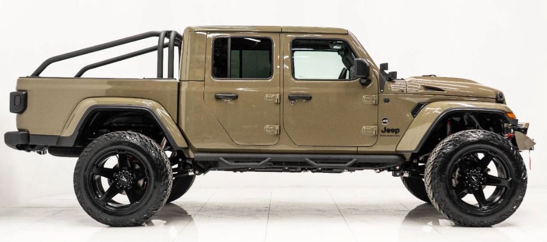 Used 2025 Jeep Gladiator Sport AWD/4WD image 8