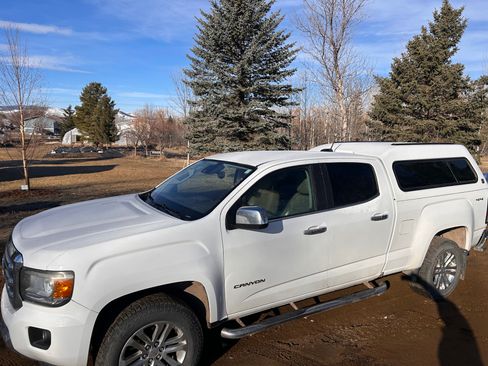 Used 2016 GMC Canyon SLT w/ Driver Alert Package image 1