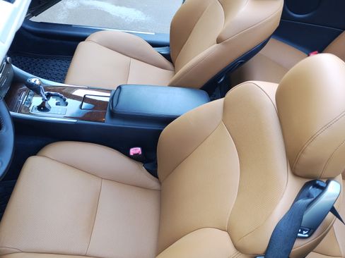 Used 2014 Lexus IS 250C w/ Luxury Package RWD image 16