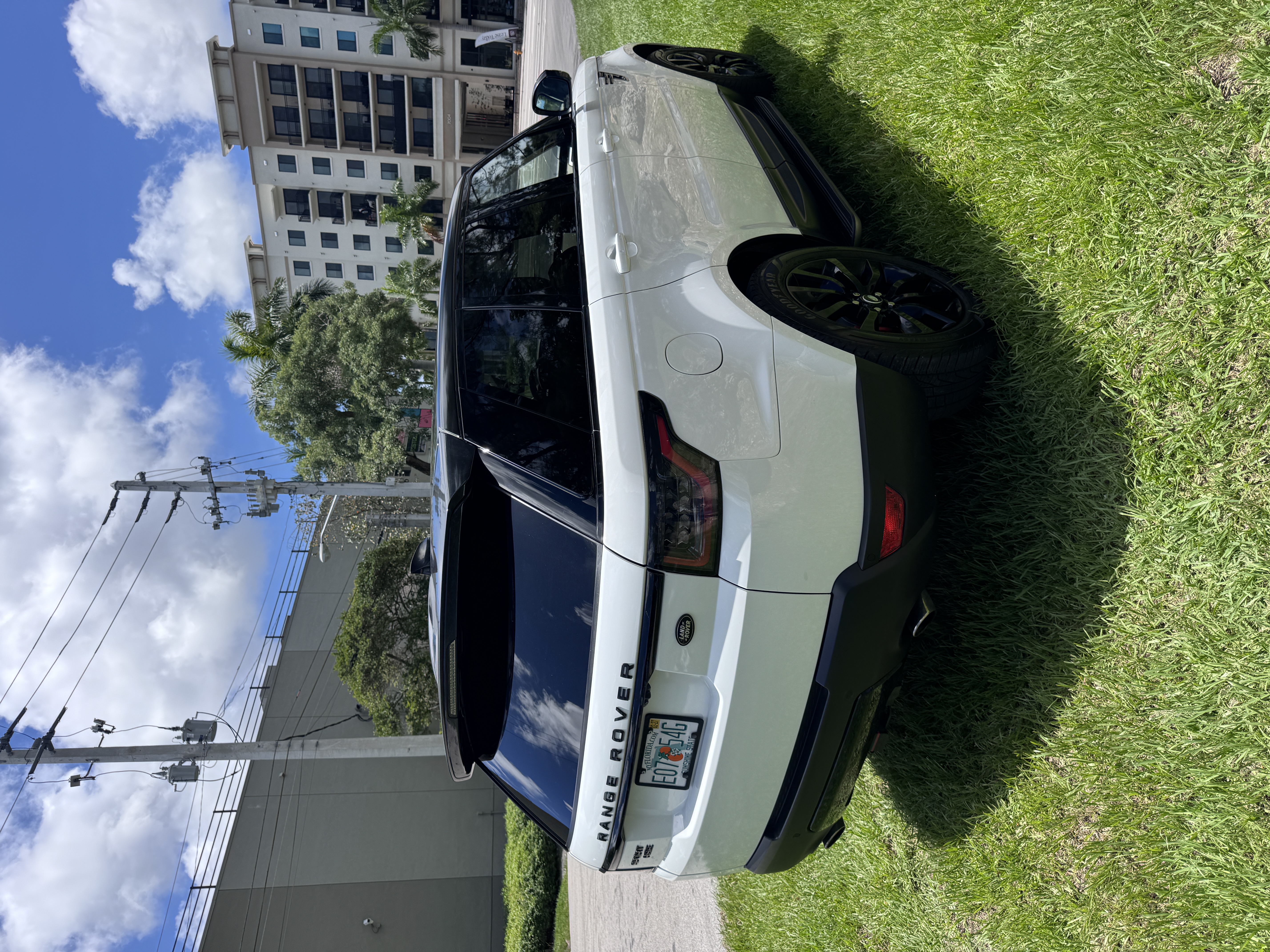 Used 2017 Land Rover Range Rover Sport HSE AWD/4WD image 10