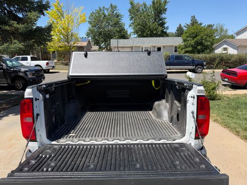 Used 2021 Chevrolet Colorado LT AWD/4WD image 10