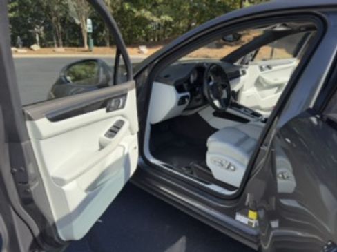 Used 2015 Porsche Macan Turbo image 13