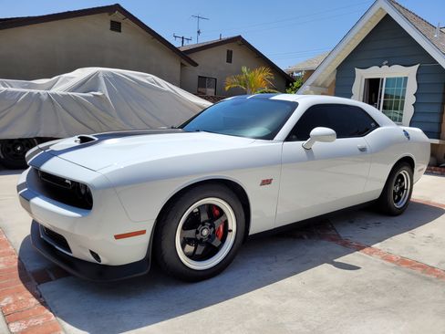 Used 2015 Dodge Challenger SRT w/ Technology Group image 5