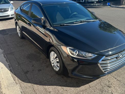 Used 2017 Hyundai Elantra SE image 1
