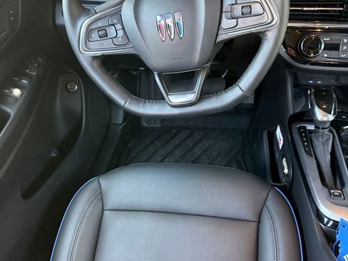 Used 2025 Buick Envista Sport Touring w/ Convenience I Package FWD image 9