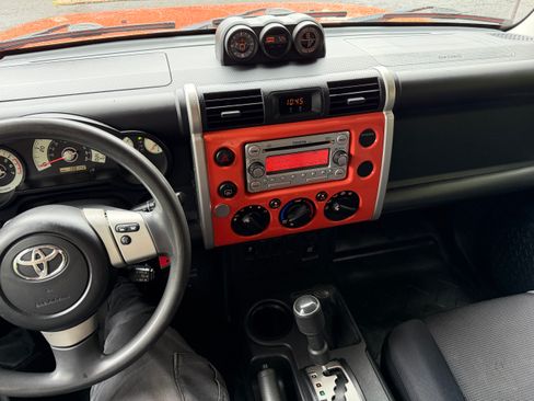 Used 2013 Toyota FJ Cruiser 4WD w/ Convenience Pkg image 24