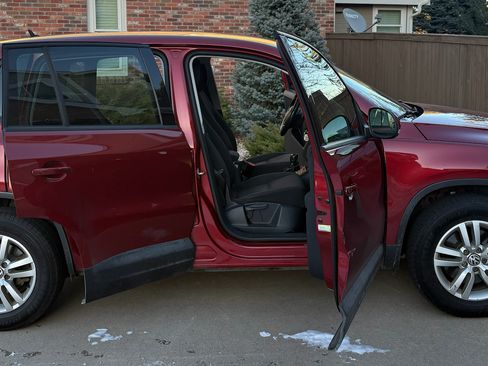 Used 2014 Volkswagen Tiguan S image 10