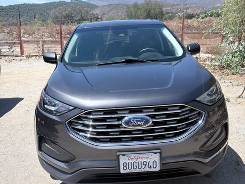 Used 2020 Ford Edge SE FWD image 2