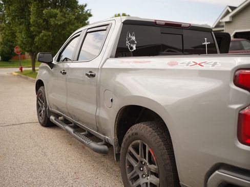 Used 2023 Chevrolet Silverado 1500 RST w/ Redline Edition AWD/4WD image 4
