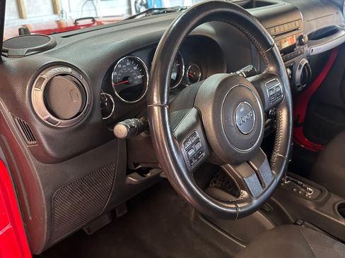 Used 2015 Jeep Wrangler Unlimited Sport w/ Quick Order Package 24S AWD/4WD image 8