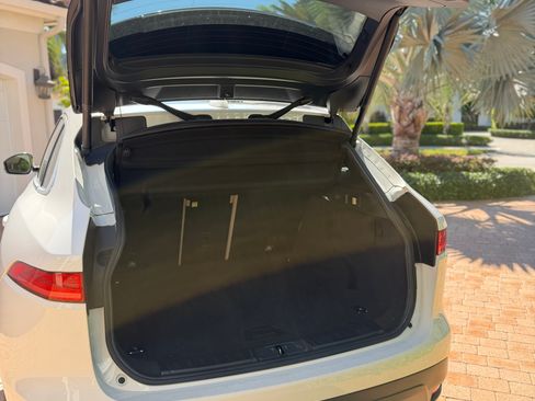 Used 2018 Jaguar F-PACE Prestige image 6