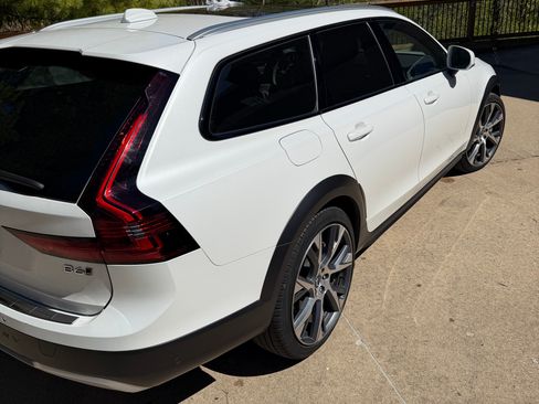 Used 2023 Volvo V90 B6 Cross Country Ultimate w/ Climate Package AWD/4WD image 14