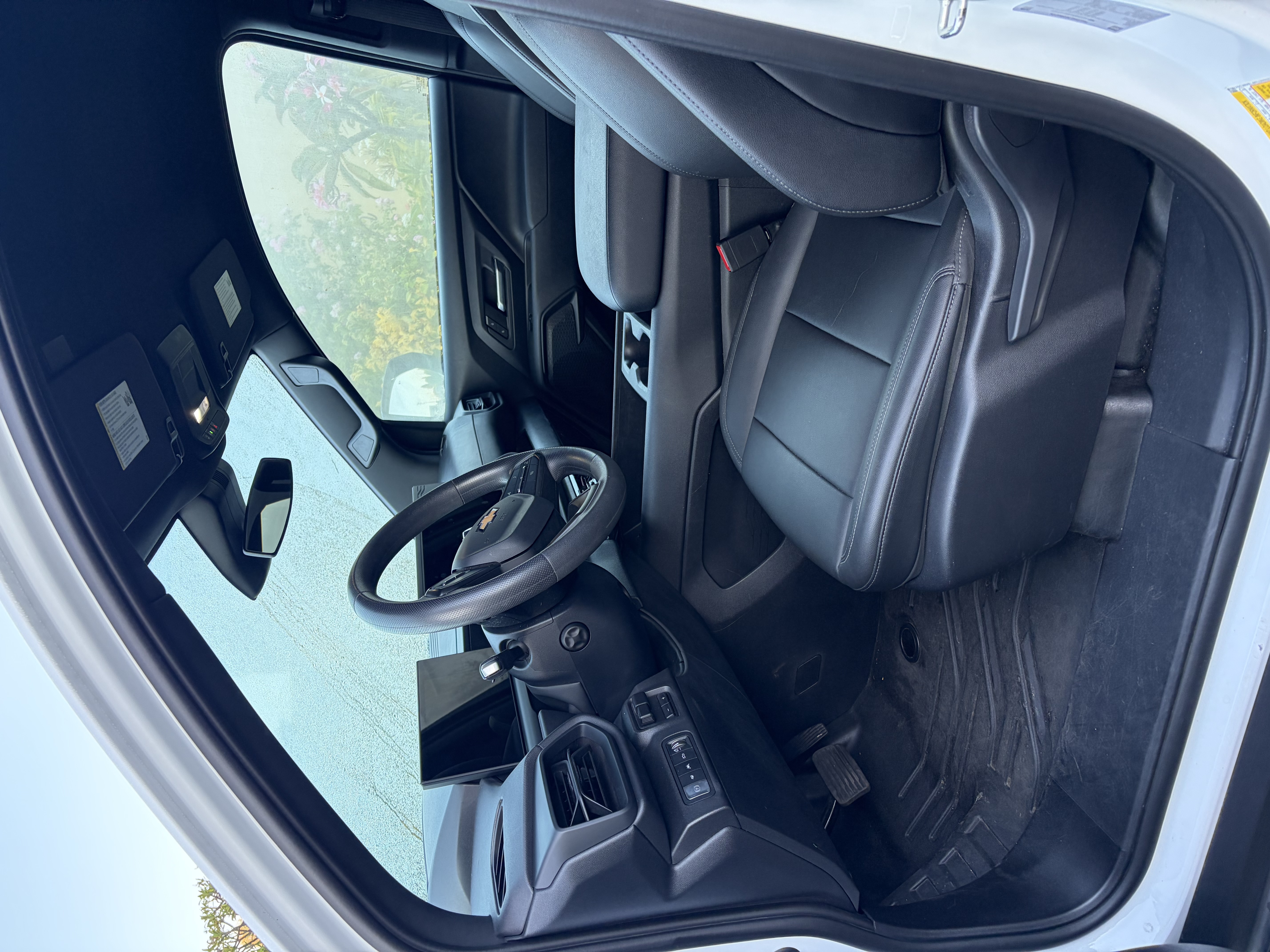 Used 2024 Chevrolet Silverado EV W/T AWD/4WD image 9