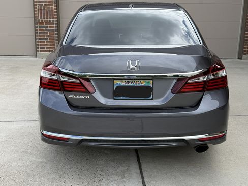 Used 2017 Honda Accord EX image 5