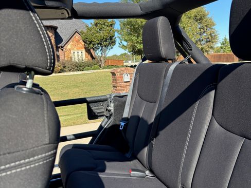 Used 2015 Jeep Wrangler Unlimited Sahara w/ Dual Top Group image 15