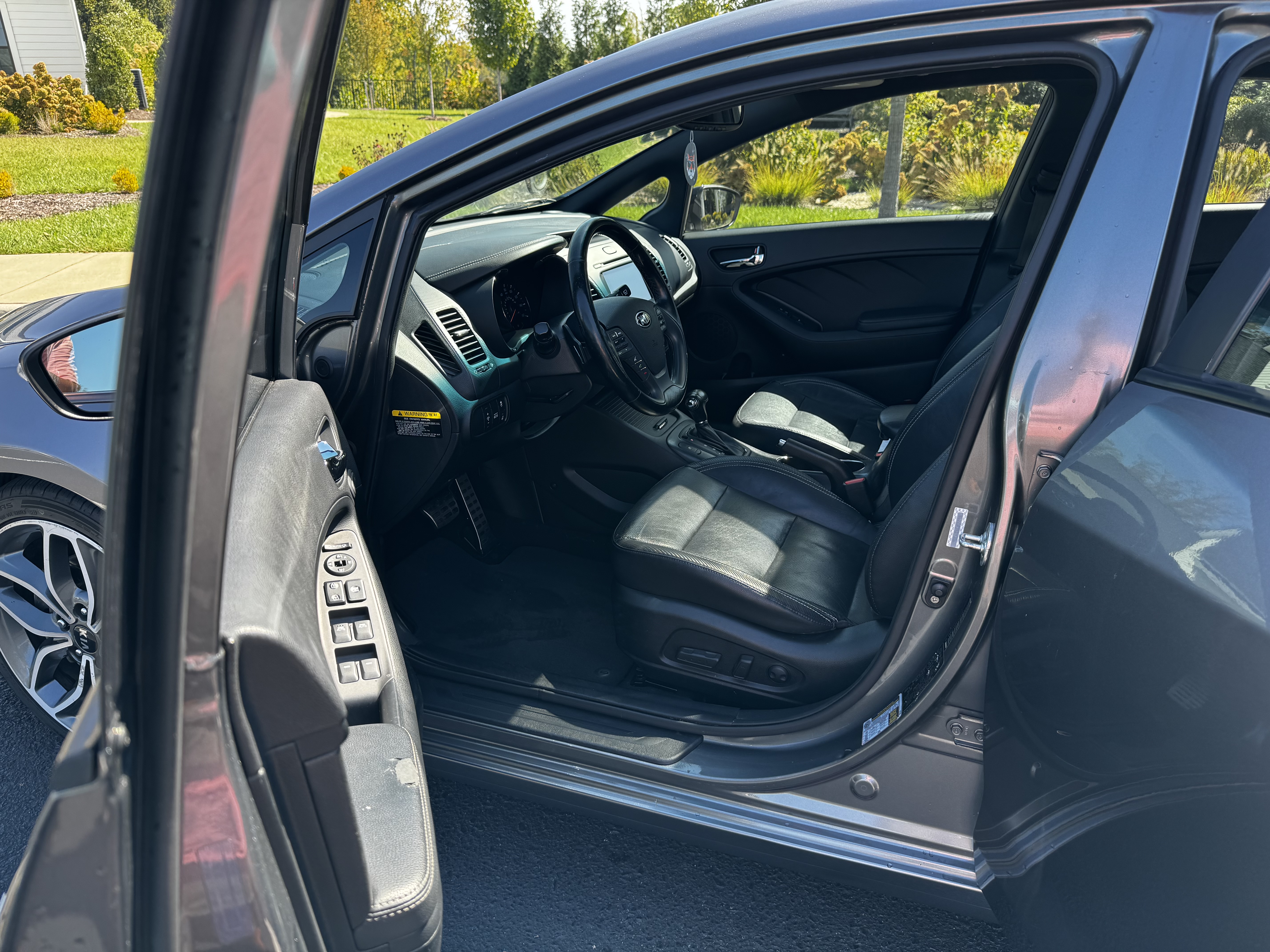 Used 2015 Kia Forte SX w/ SX Premium Package FWD image 5