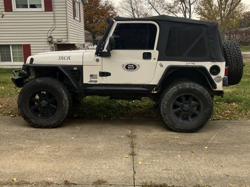 Used 2005 Jeep Wrangler SE image 2