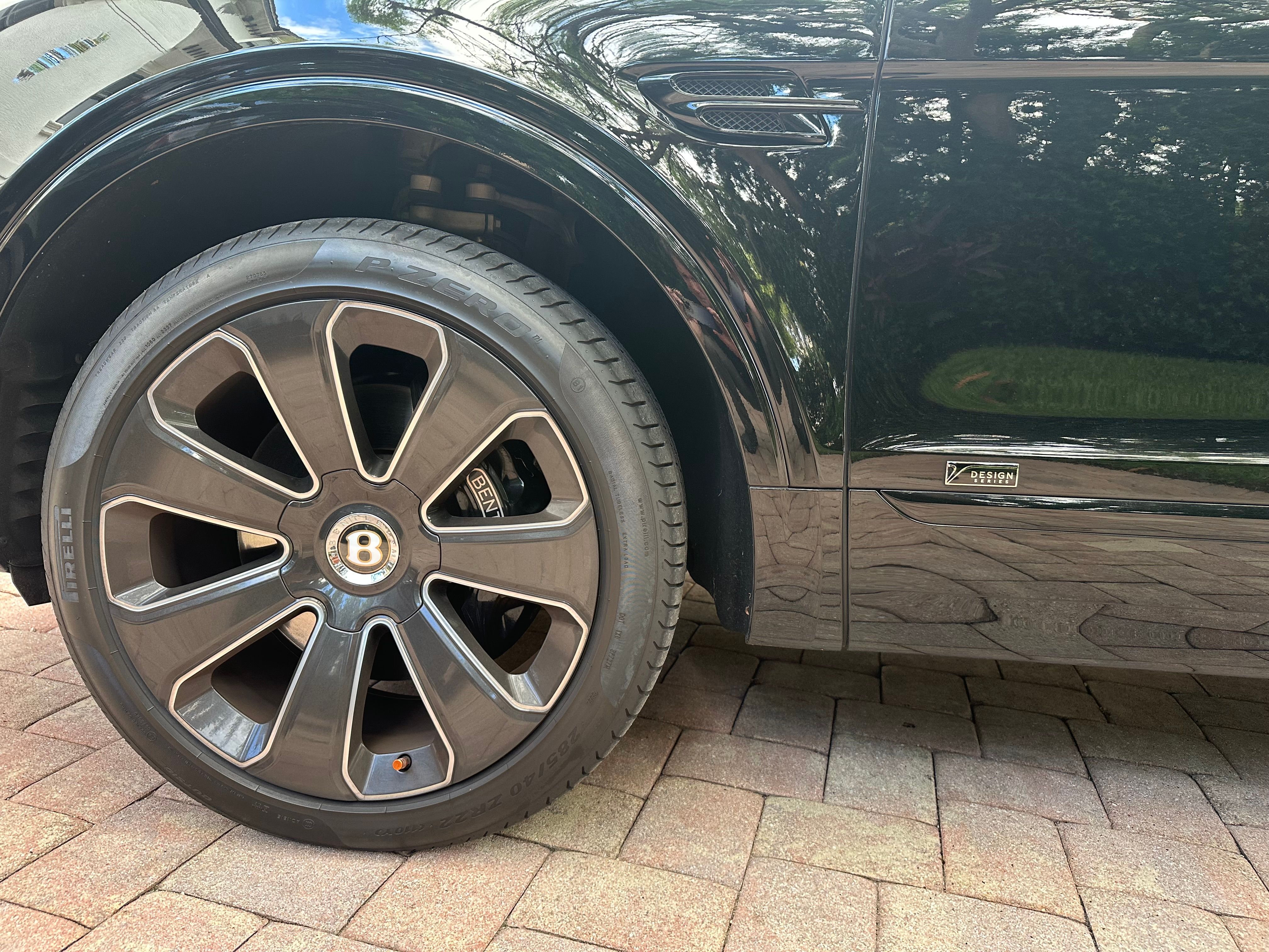 Used 2020 Bentley Bentayga AWD/4WD image 6