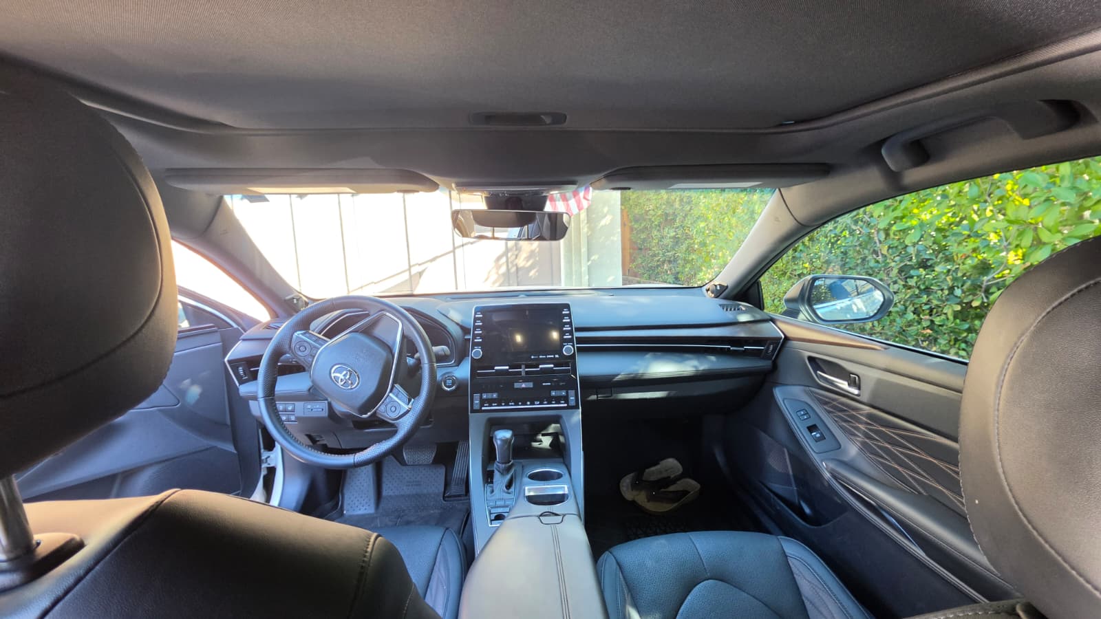 Used 2022 Toyota Avalon Limited w/ Advanced Safety Package FWD image 4