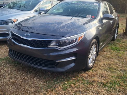 Used 2017 Kia Optima LX image 4