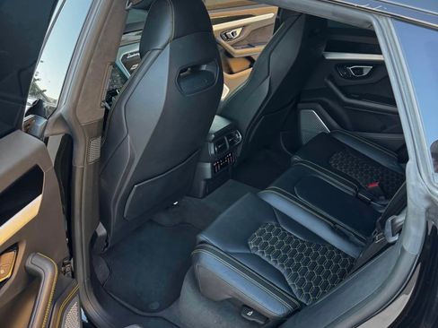 Used 2019 Lamborghini Urus AWD/4WD image 24