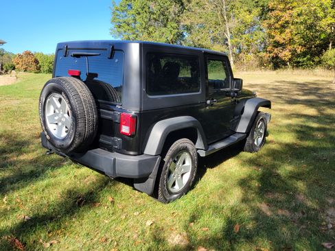 Used 2014 Jeep Wrangler Sport image 2