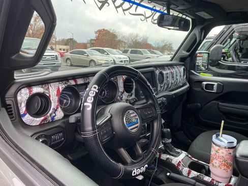 Used 2022 Jeep Wrangler Unlimited Sport AWD/4WD image 9