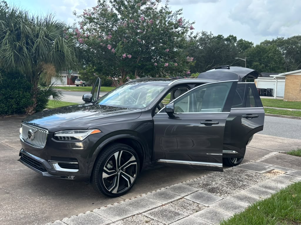 Used 2025 Volvo XC90 B6 Ultra w/ Lounge Package AWD/4WD image 8
