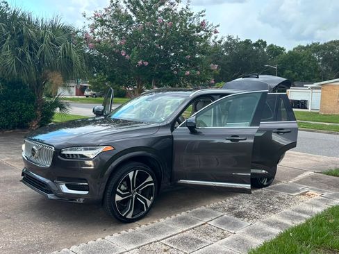 Used 2025 Volvo XC90 B6 Ultra w/ Lounge Package AWD/4WD image 8