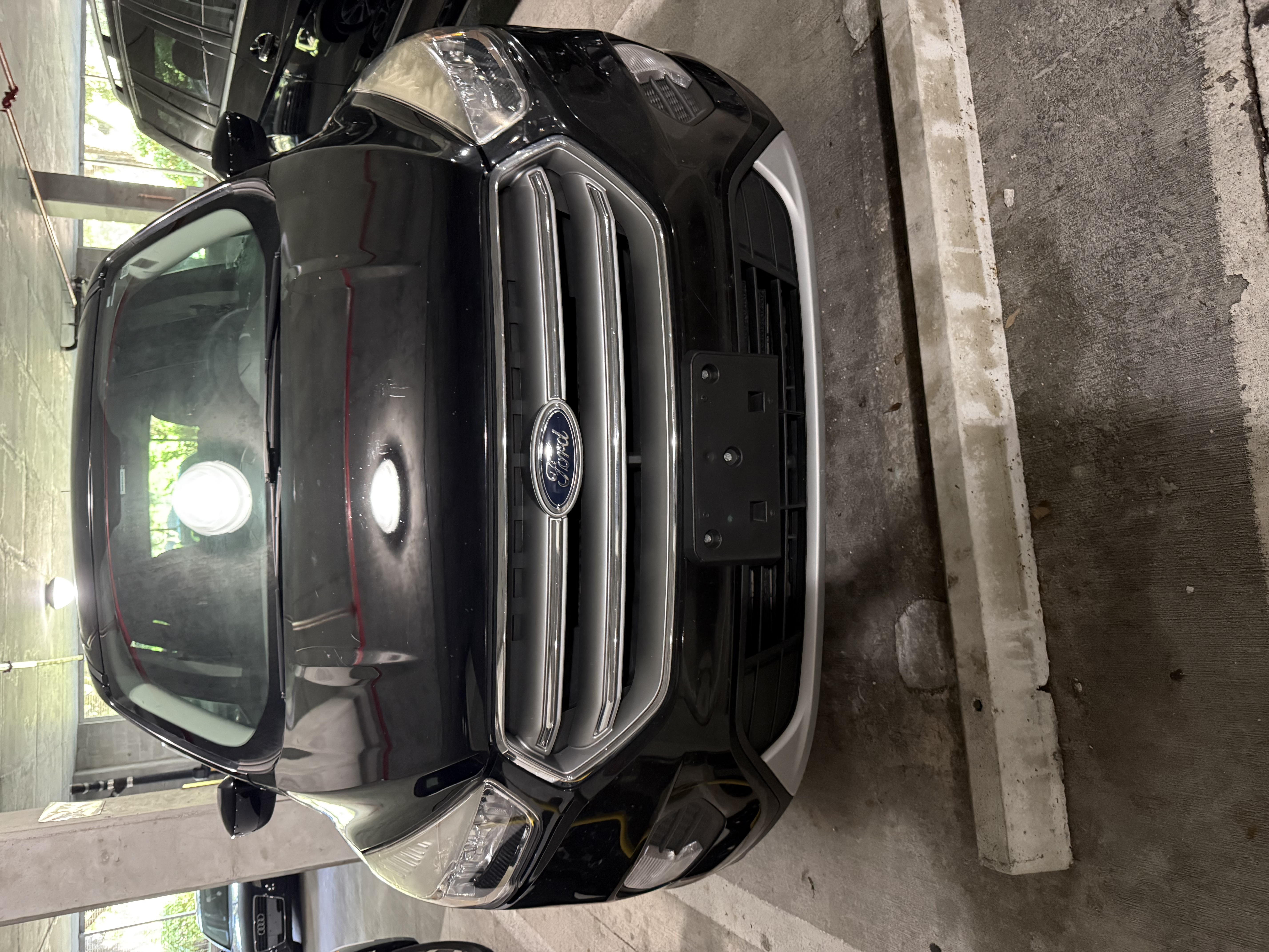 Used 2017 Ford Escape SE w/ SE Cold Weather Package FWD image 2