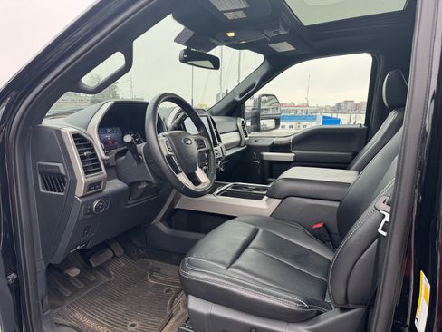 Used 2022 Ford F350 Lariat w/ Chrome Package image 4