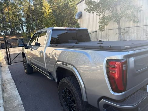 Used 2024 GMC Sierra 2500 Denali Ultimate image 2