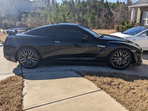 Used 2016 Nissan GT-R Premium image 5