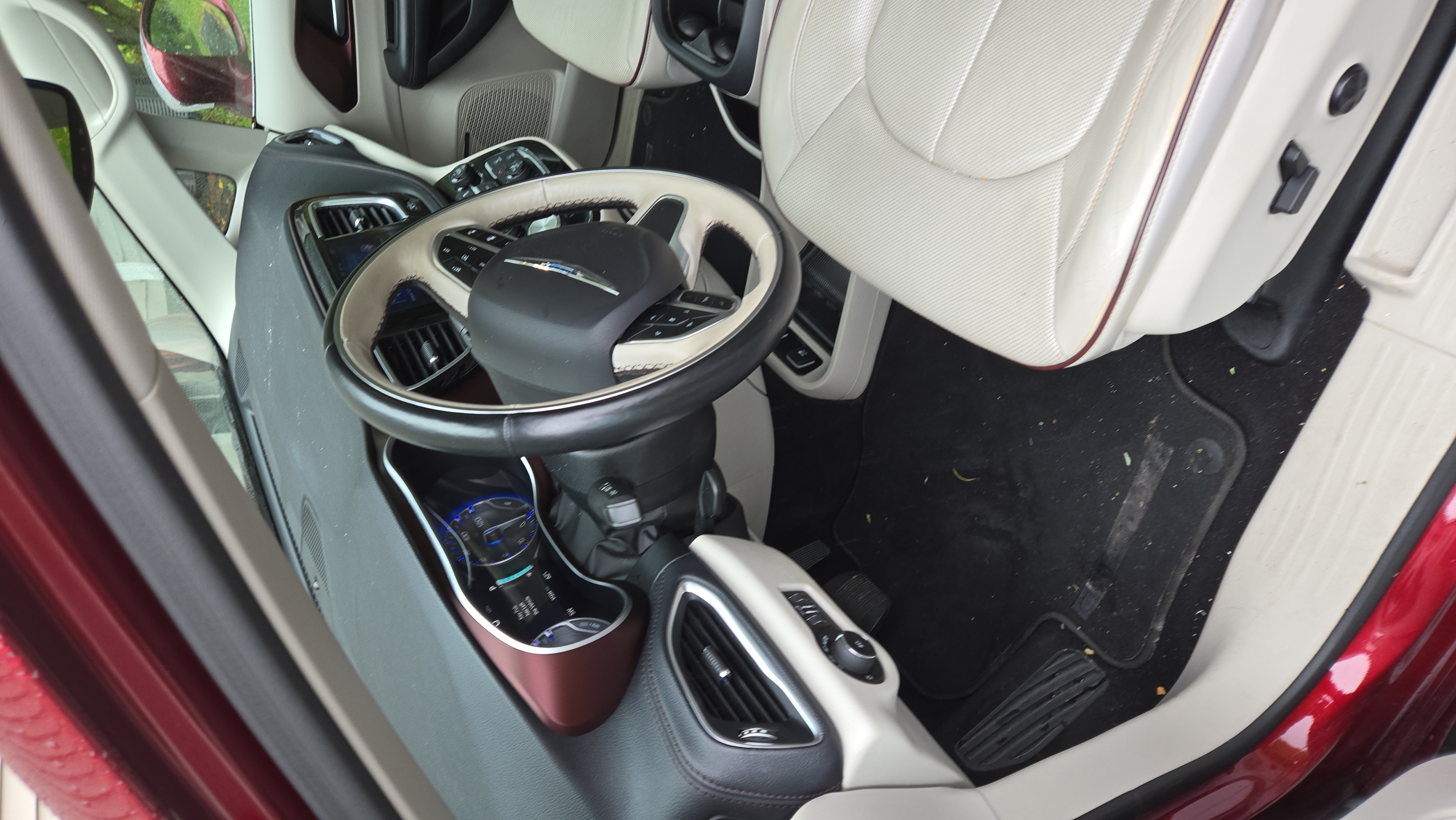 Used 2017 Chrysler Pacifica Limited FWD image 15