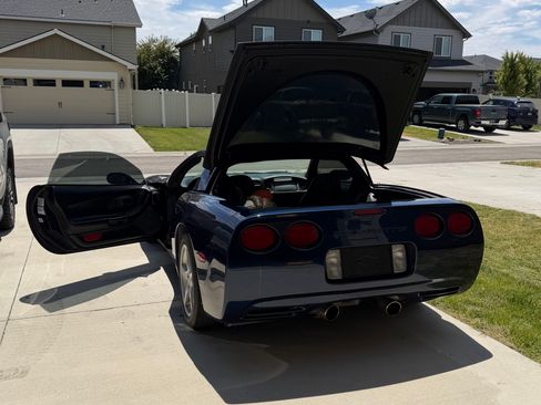 Used 2000 Chevrolet Corvette Coupe RWD image 24