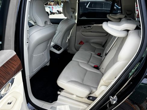 Used 2019 Volvo XC90 T6 Momentum w/ Advanced Package image 9