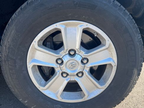 Used 2015 Toyota Tundra SR image 25