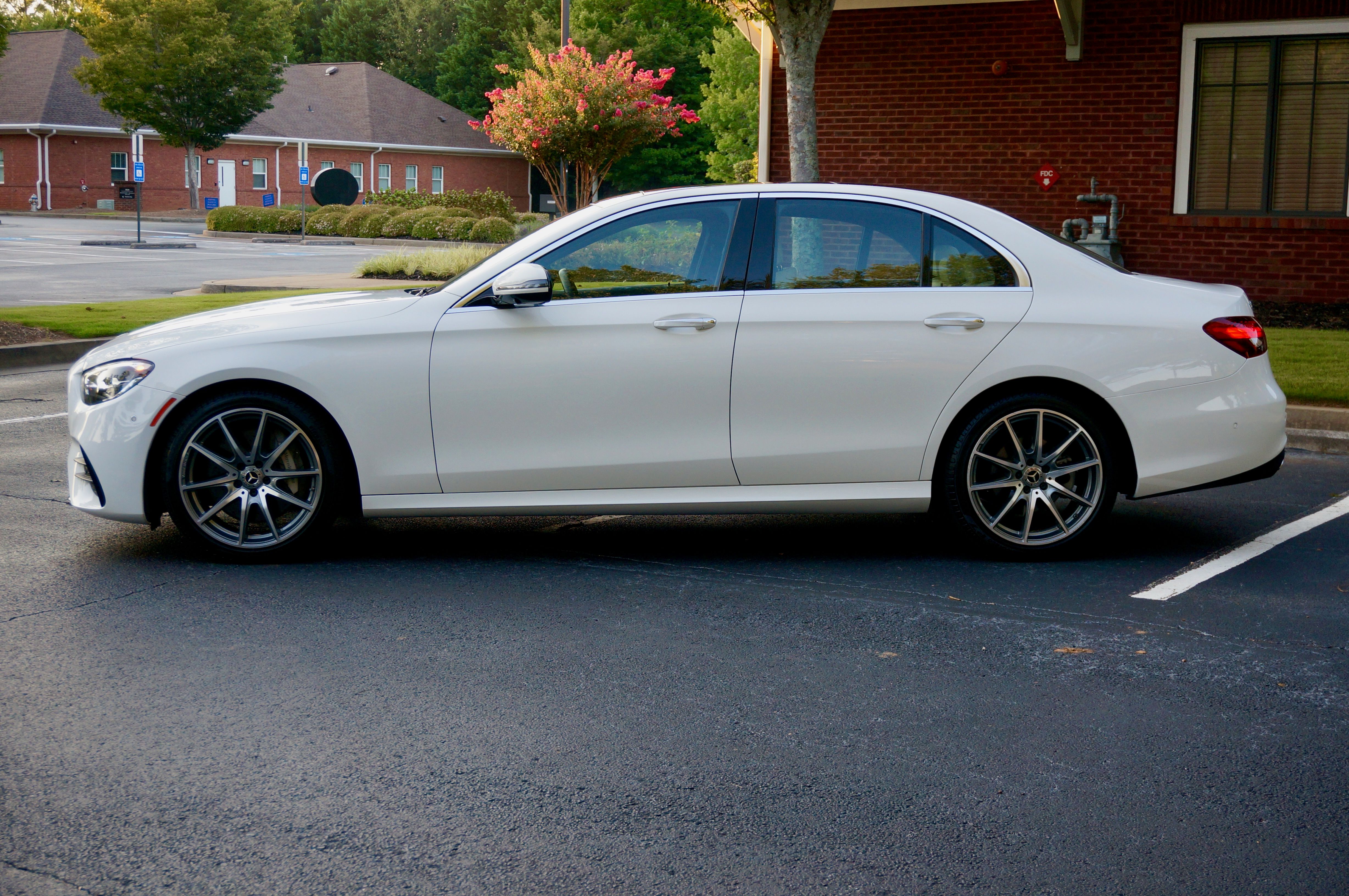 Used 2022 Mercedes-Benz E 350 Sedan image 2
