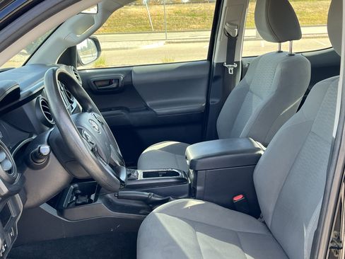 Used 2018 Toyota Tacoma SR image 15