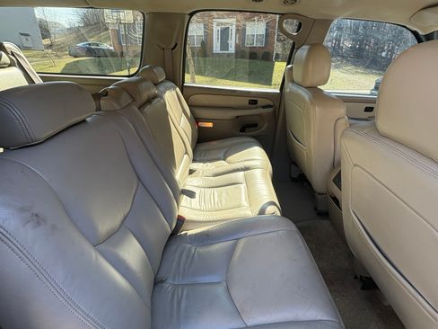 Used 2003 Chevrolet Suburban Z71 image 14