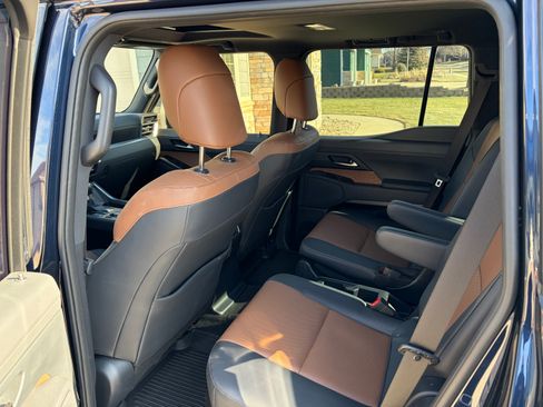 Used 2025 Lexus GX 550 w/ Cold Area Package image 13