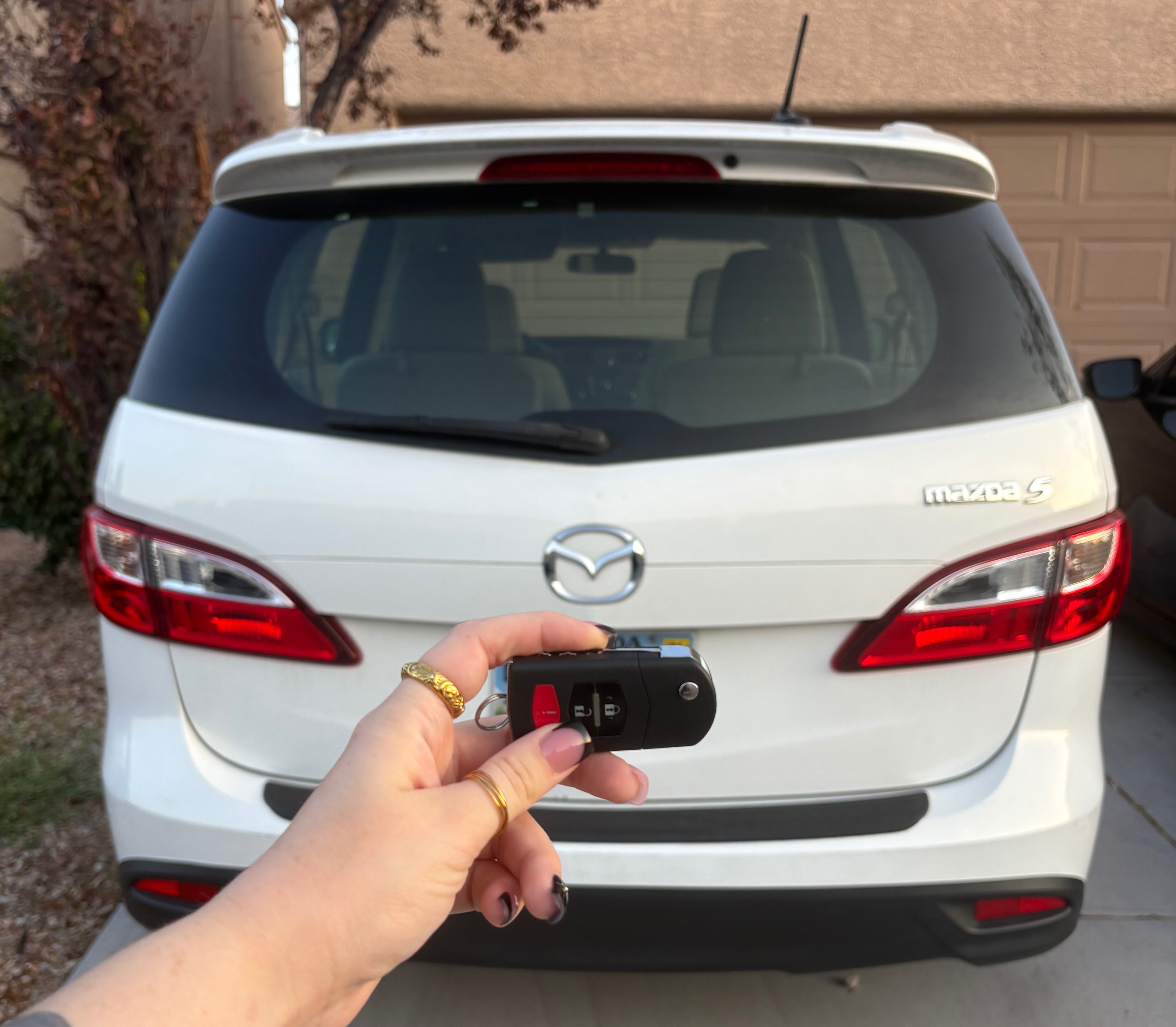Used 2012 MAZDA MAZDA5 Touring FWD image 4