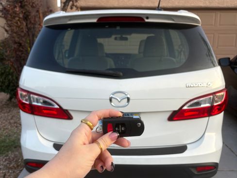 Used 2012 MAZDA MAZDA5 Touring FWD image 4