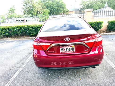 Used 2015 Toyota Camry SE FWD image 4