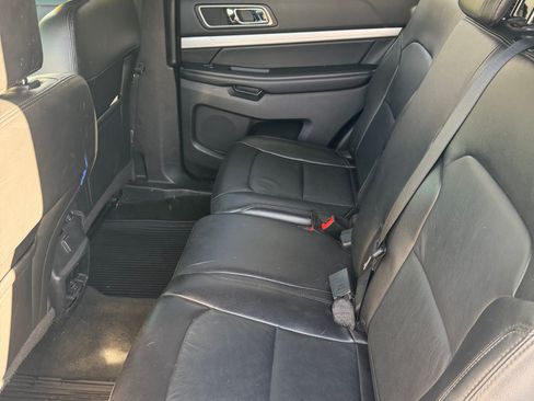 Used 2016 Ford Explorer XLT w/ Equipment Group 202A FWD image 15
