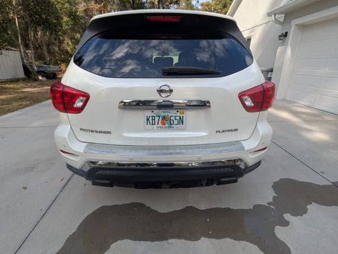 Used 2017 Nissan Pathfinder Platinum image 11